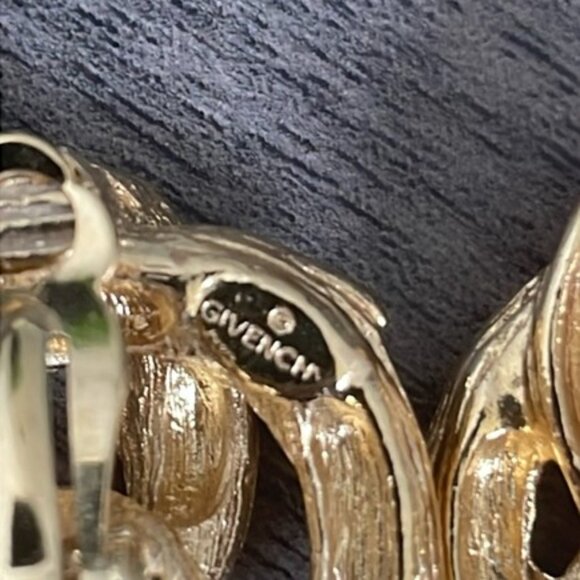 Vintage Givenchy Gold Tone Intertwined Knot Clip On Earrings Classic Luxury - Picture 4 of 5